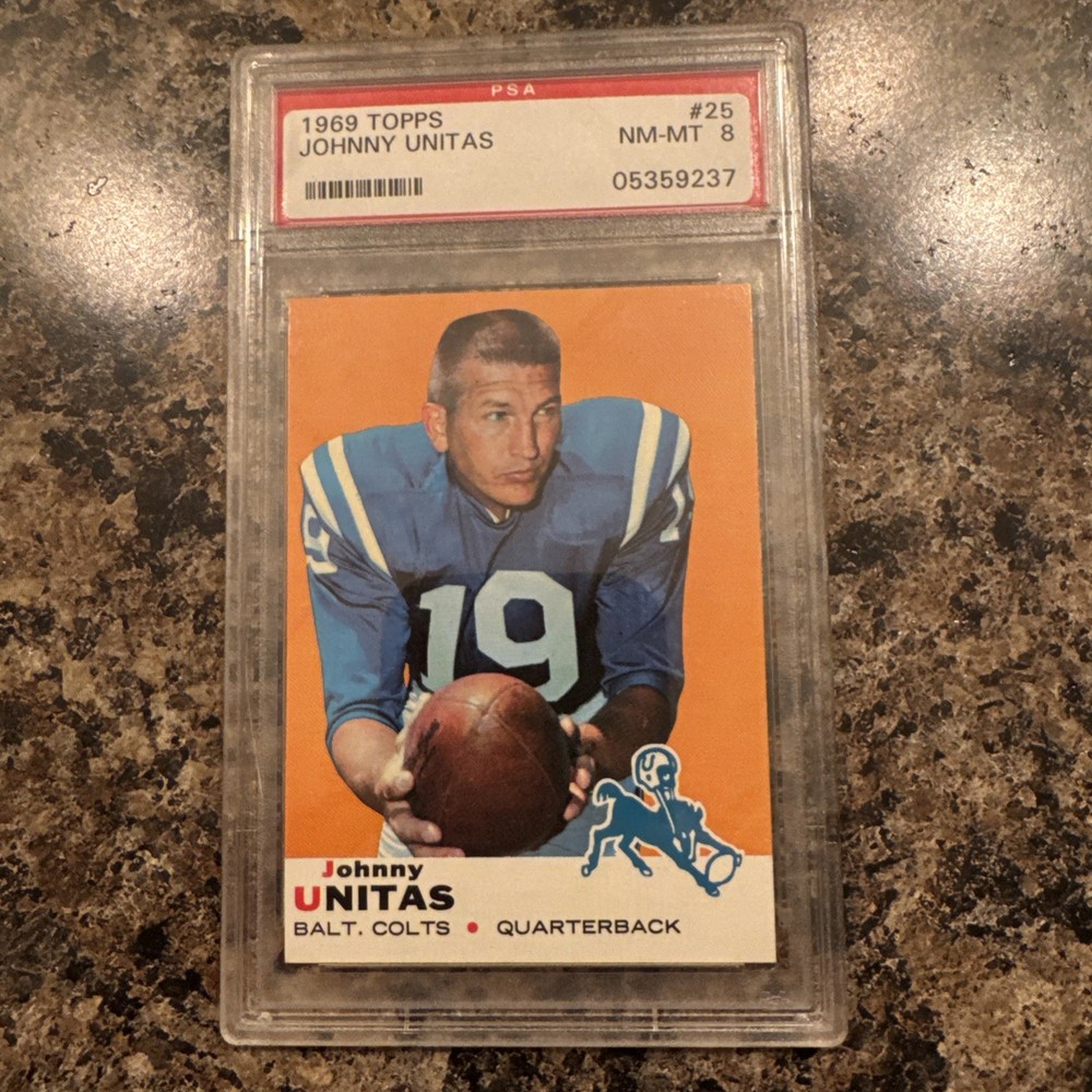 1969 TOPPS FOOTBALL #25 JOHNNY UNITAS PSA 8