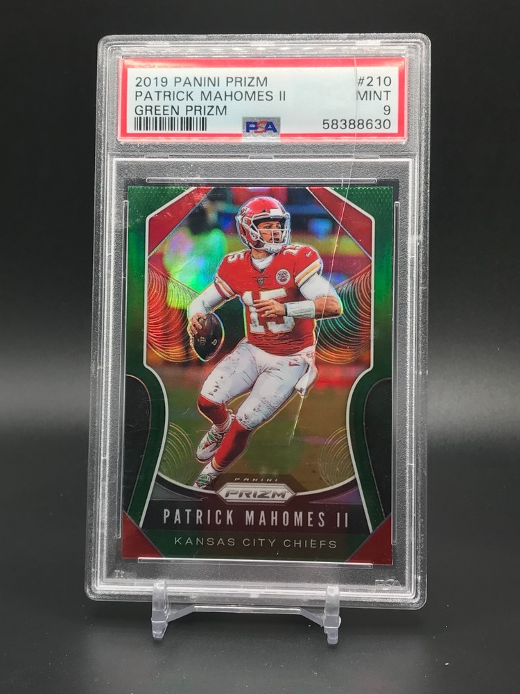 PATRICK MAHOMES ll 2019 Panini Prizm GREEN SP Refractor #210 PSA 9