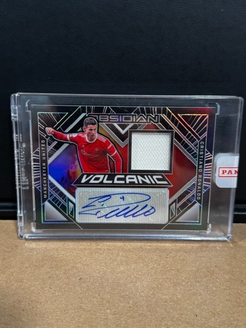 2021 Obsidian Volcanic Material Signatures Auto Cristiano Ronaldo PSA 33 /40