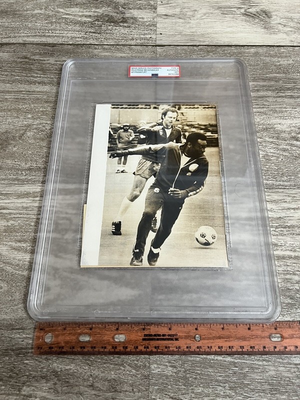 1977 PELE FRANZ BECKENBAUER PSA TYPE III 3 Photograph Brazil Germany News Photo view 2