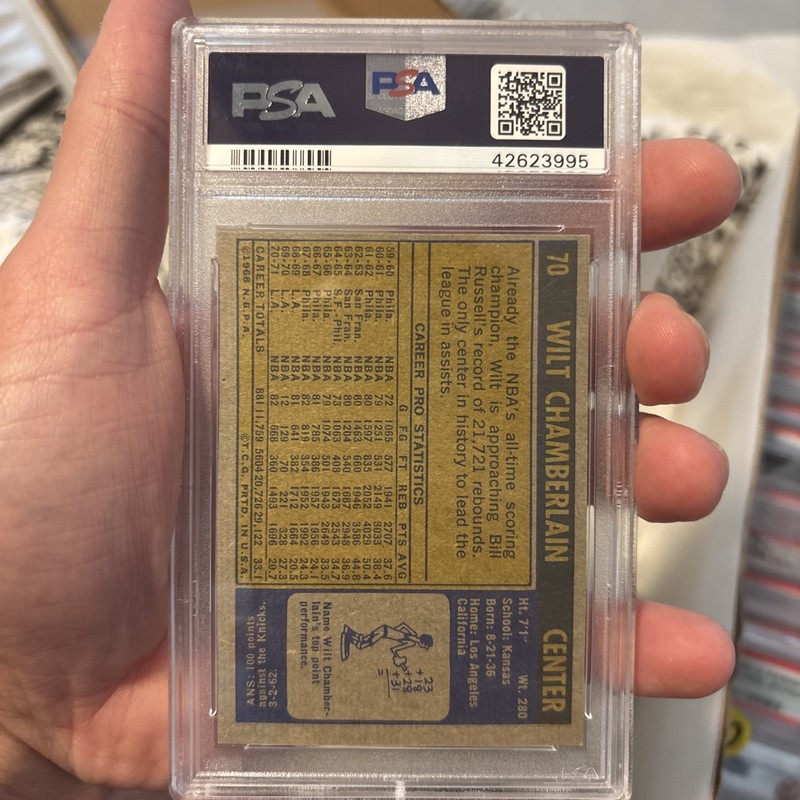 1971-72 Topps # 70 Wilt Chamberlain PSA 8 NM-MT Vintage Card CENTERED view 2