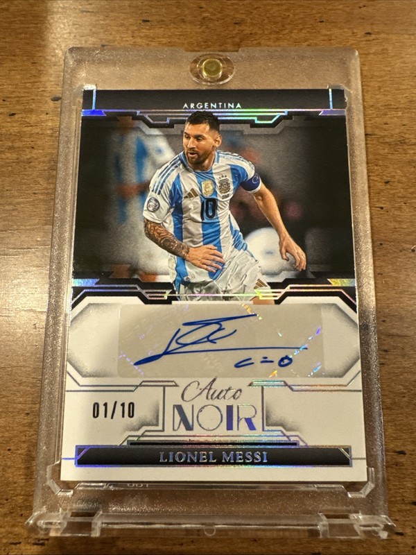 2024-25 Panini Noir Lionel Messi Argentina Auto 1/10 view 2