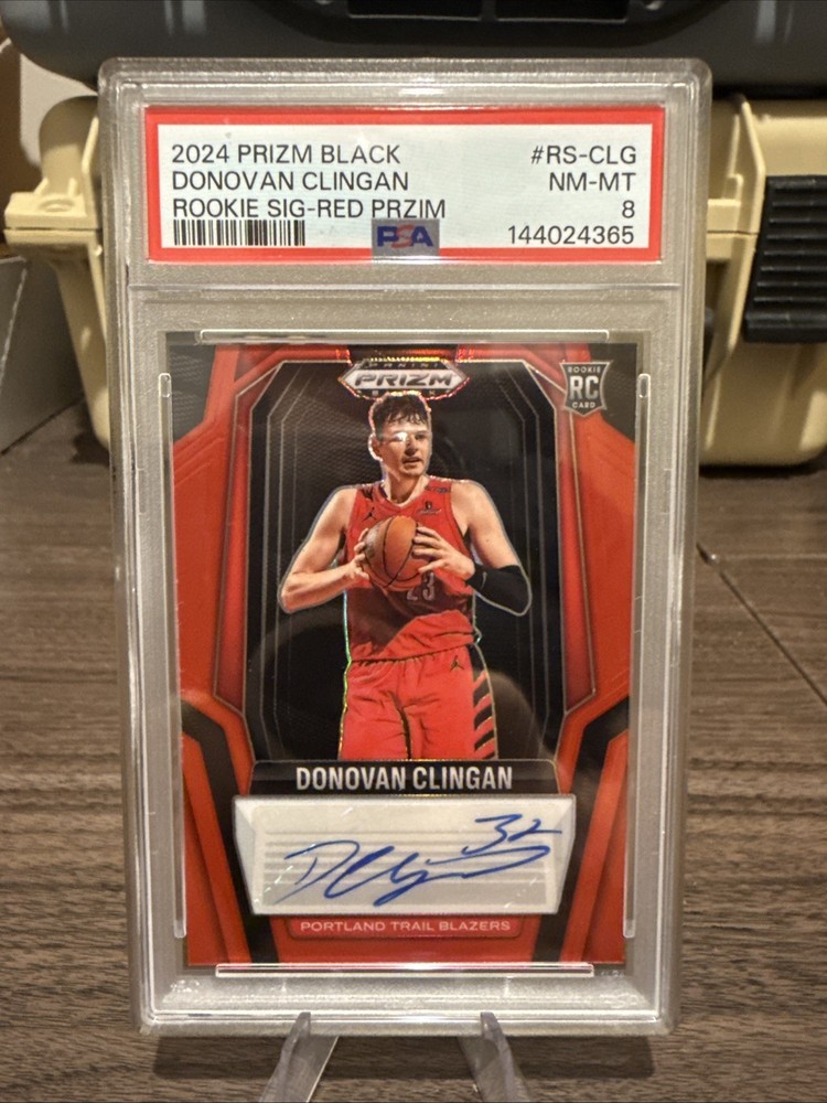 2024-25 Panini Prizm Black Donovan Clingan Red /99 Rookie Auto PSA 8 Portland