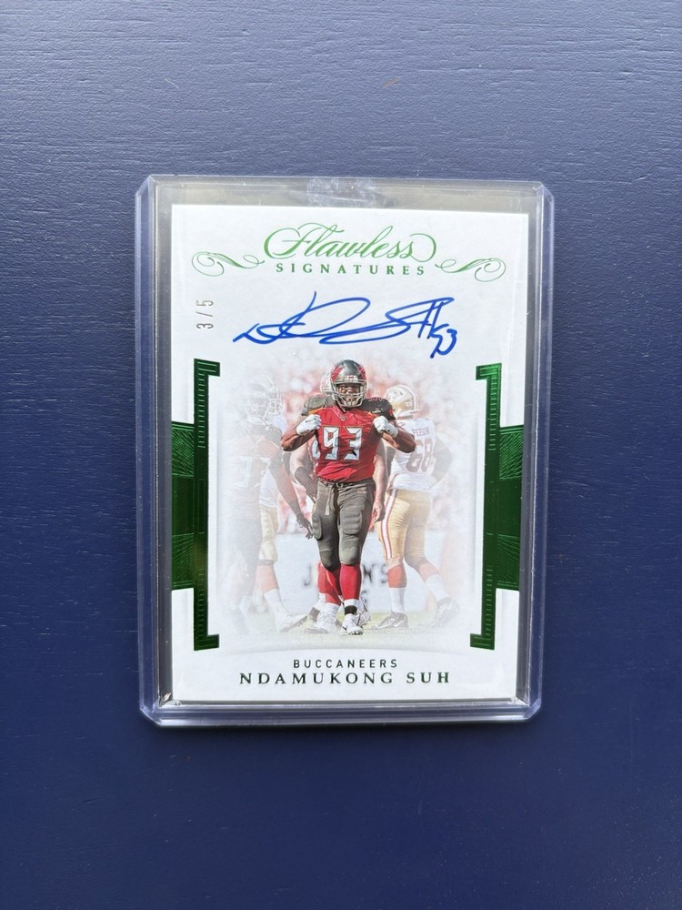2019 Panini Flawless Signatures Ndamukong Suh Emerald Auto /5 #FS-NS BUCCANEERS