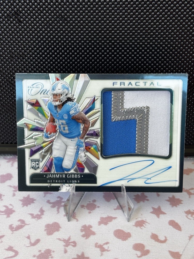 Panini 2023 One Jahmyr Gibbs RC Auto Patch Rookie Fractal #385 18/60 Lions