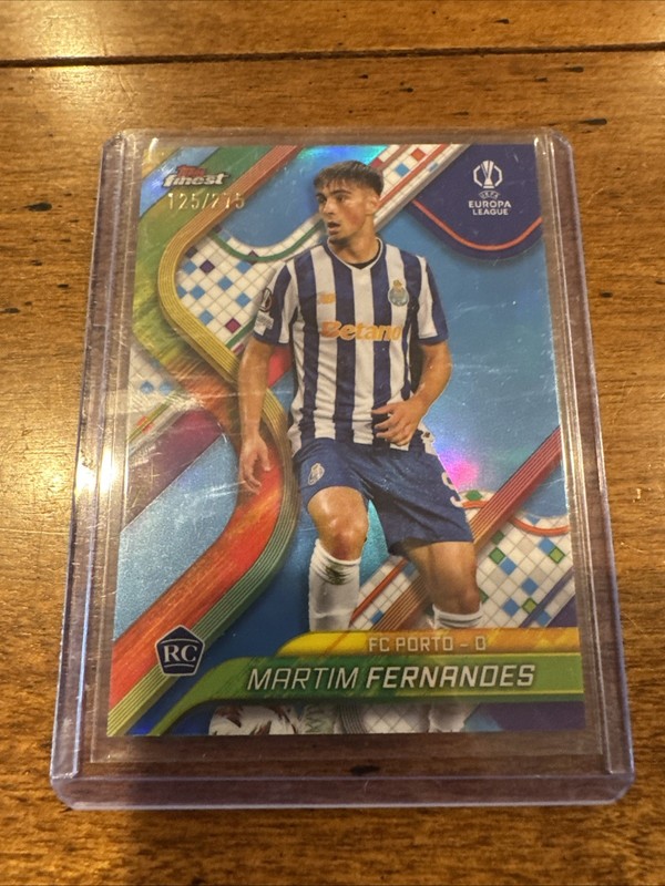 2024-25 Topps Finest UCC Martim Fernandes #42 Sky Blue RC Refractor 125/275 view 2