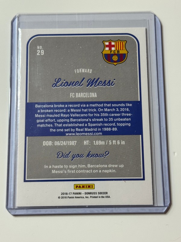 2016-17 Donruss Soccer Holographic #29 Lionel Messi view 2