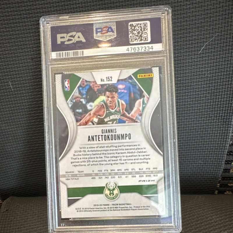 Panini Prizm 2019-20 Giannis Antetokounmpo Green Prizm #152 PSA 10 view 2