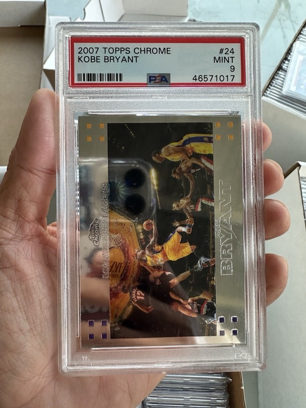 2007 Topps Chrome KOBE BRYANT NBA BASKETBALL CARD LOS ANGELES LAKERS PSA 9 MINT view 2