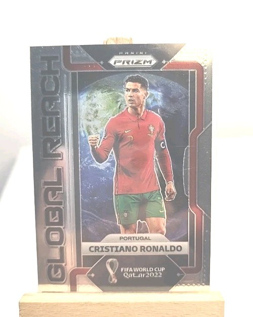 2022 Panini Prizm World Cup Qatar - Global Reach Cristiano Ronaldo #17