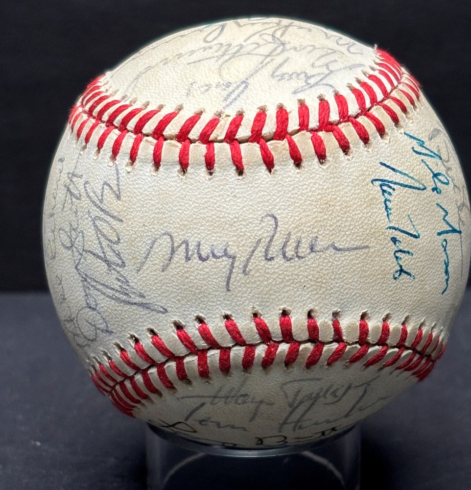 1983 Texas Rangers Team-Signed Baseball Autograph Auto PSA/DNA AP06619