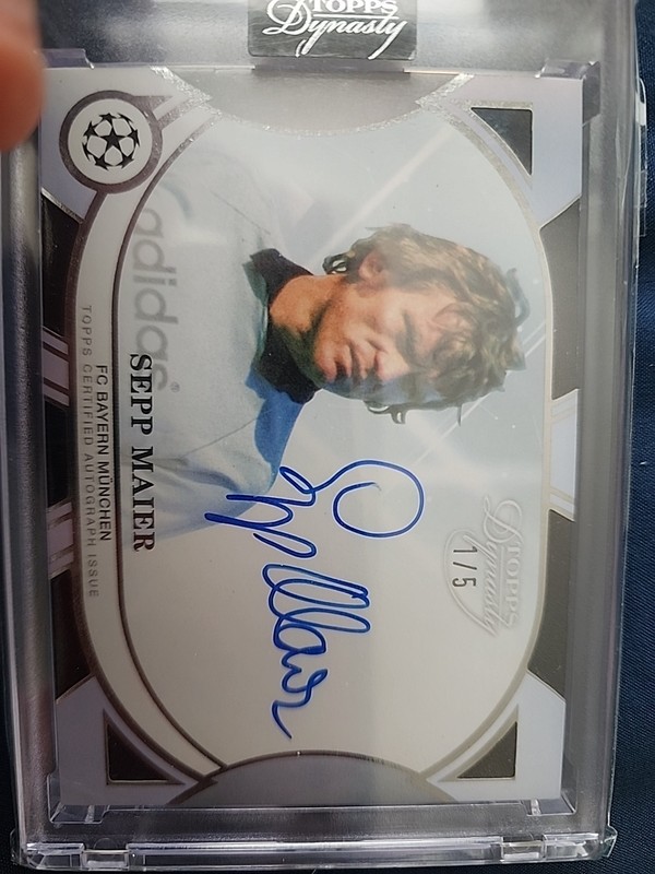 2024-25 Topps Dynasty Sepp Maier Auto Black 1/5 Jersey Match FC Bayern Munchen view 2