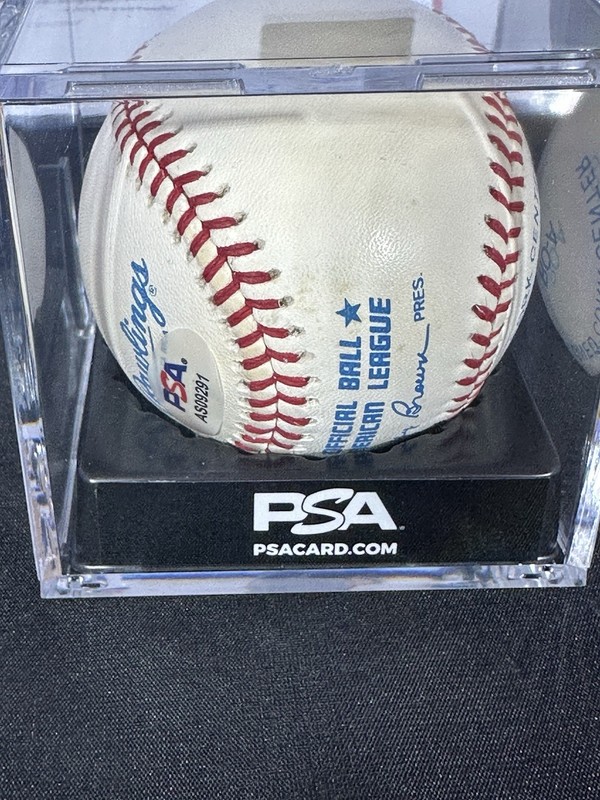 Mickey Mantle Signed Baseball PSA/DNA Certified Autograph - CLEAN SIGNATURE view 2