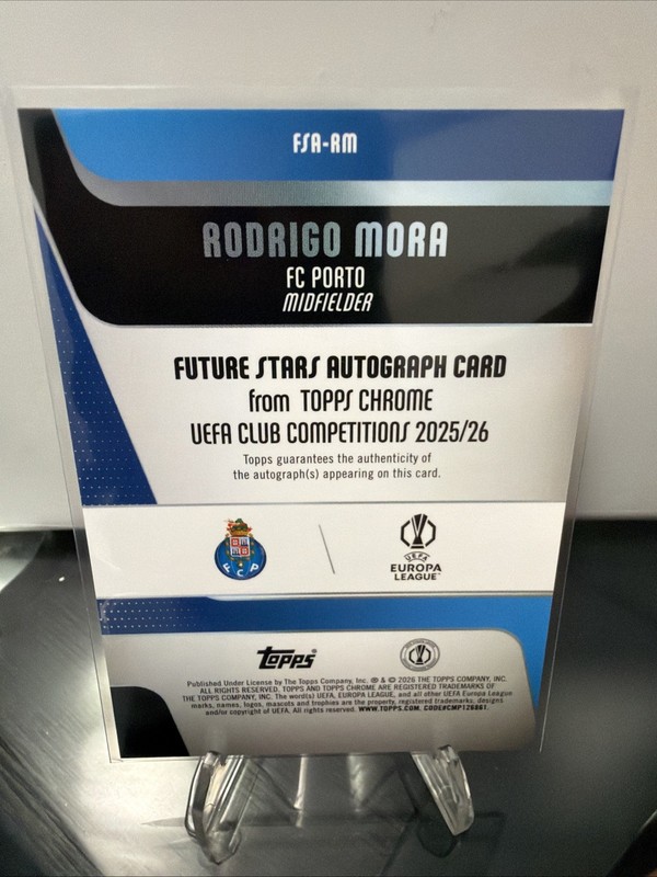 2025-26 Topps Chrome UEFA Rodrigo Mora Future Stars Auto FC Porto FSA-RM view 2
