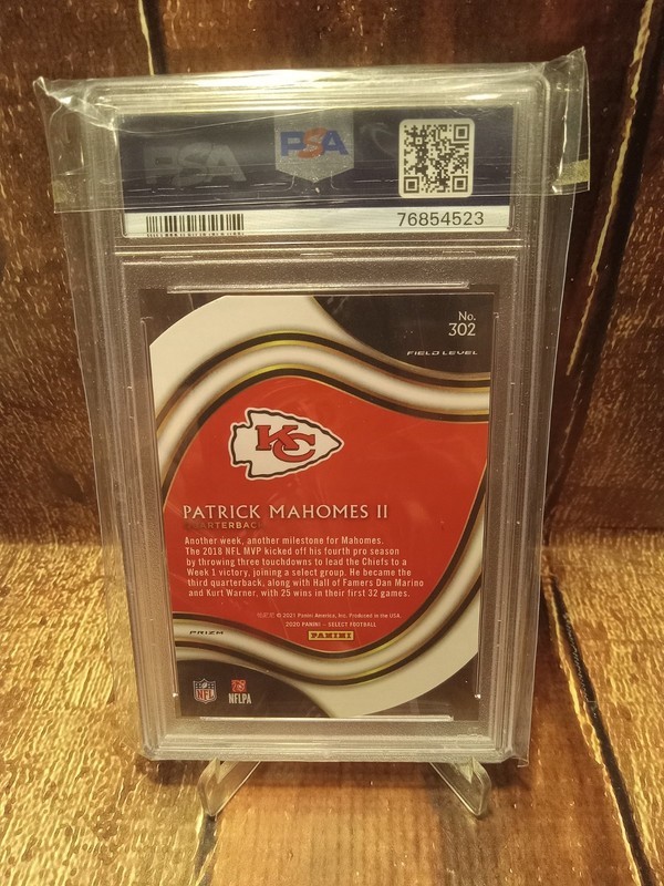 2020 Panini Select NFL Patrick Mahomes Orange Die Cut Prizm Field Level PSA 10 view 2