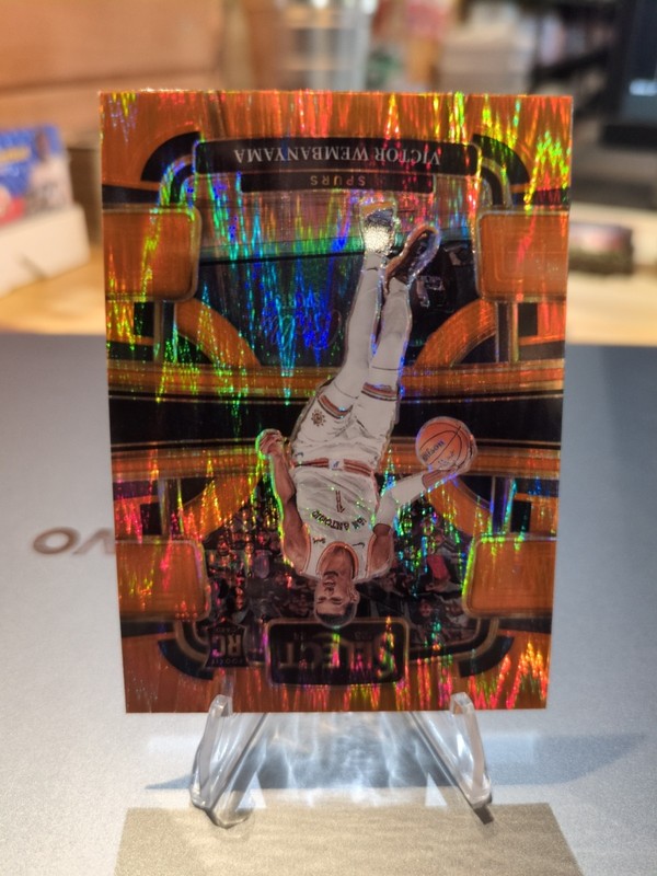 2023-24 PANINI SELECT #87 CONCOURSE ORANGE SHOCK PRIZM VICTOR WEMBANYAMA RC DT view 2