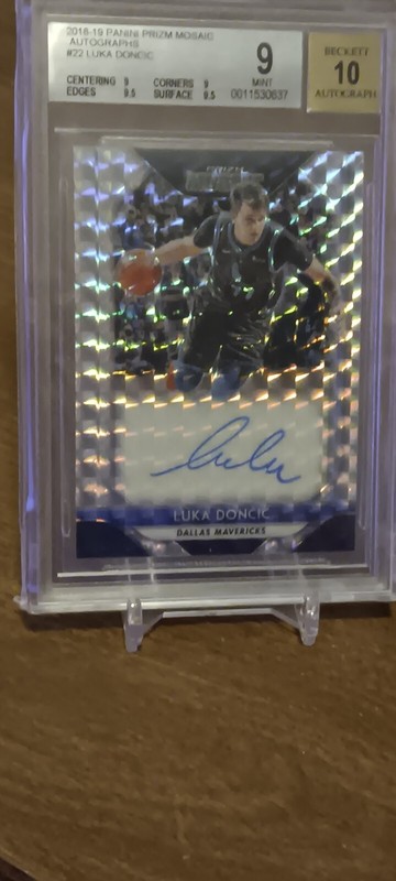 2018-19 PANINI PRIZM MOSAIC LUKA DONCIC ROOKIE AUTO BGS MINT 9 AUTO 10 VERY RARE view 2