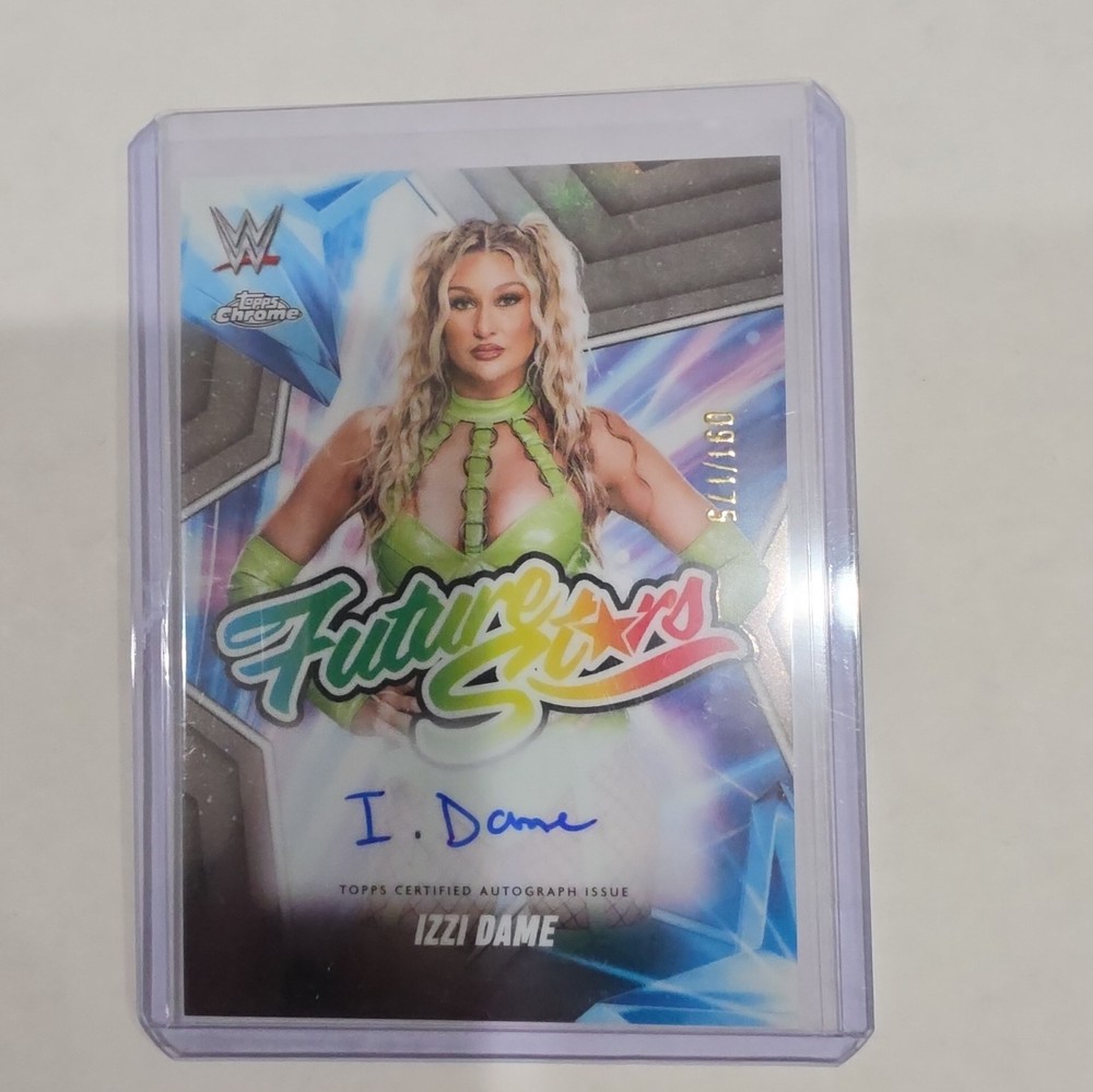 2025 Topps Chrome WWE Izzi Dame Future Stars Auto Refractor /175 FSA-IZ NXT