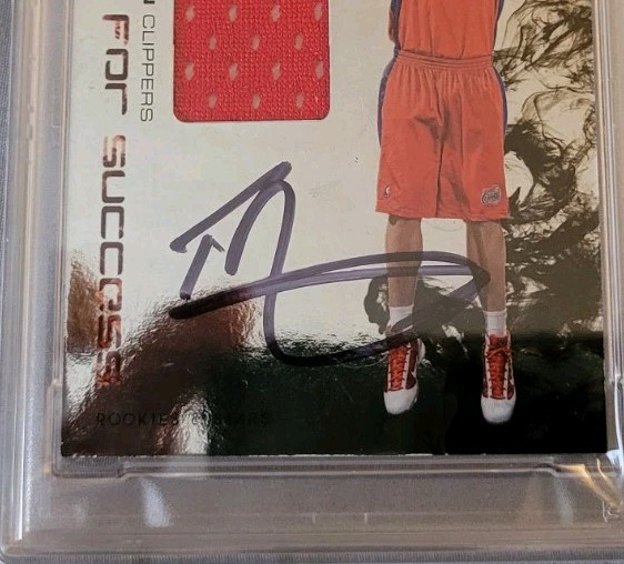 Blake Griffin signed 09 Panini R&S Basketball Rookie Jersey Card RC IP auto PSA view 2