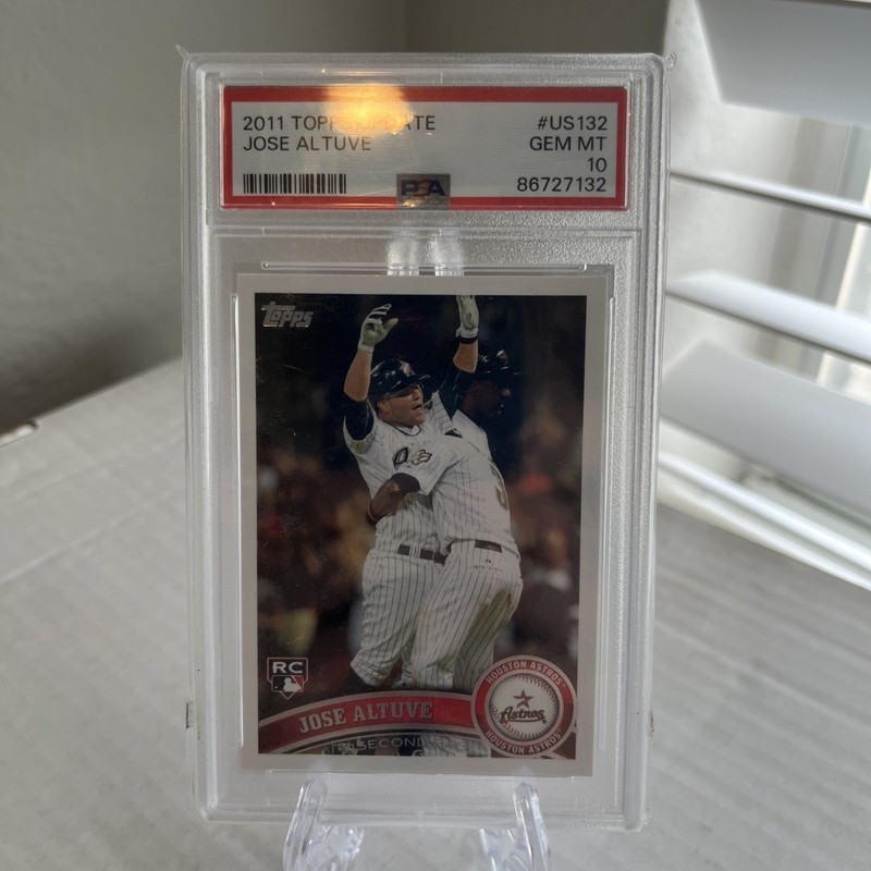 2011 Topps Update Series - Jose Altuve #US132 Rookie Card RC PSA 10 view 2