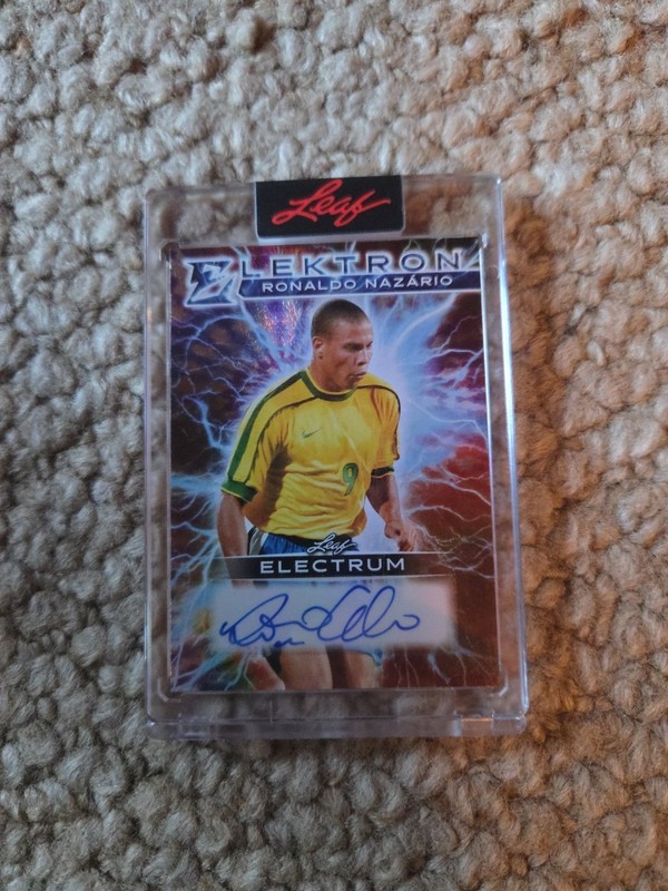 2025 LEAF Electrum Multi-Sport AUTO Ronaldo Nazario Elektron 5/8 view 2