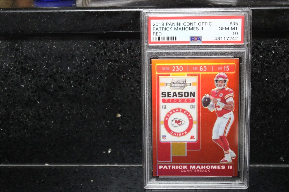 2019 Panini Contenders Optic Patrick Mahomes Red Prizm #d /199 PSA 10 / CHIEFS!