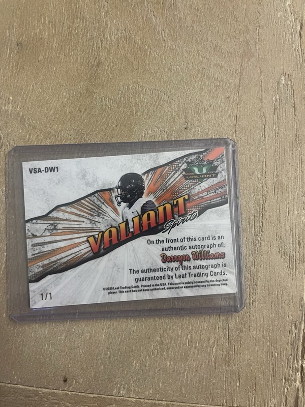 Leaf 2025 Valiant Spirit Darryon Williams Auto #VSA-DW1 NCAA Football 1/1 view 2