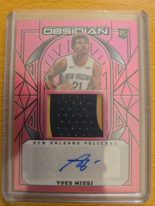 Yves Messi 2024-25 Obsidian Rookie Patch Electric Etch Pink Auto #12/49 RPA RC view 2