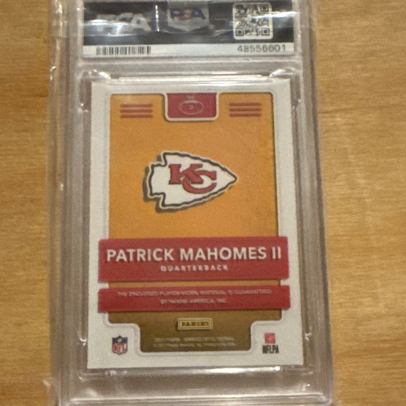 2017 Panini Donruss Optic Patrick Mahomes II Rookie Phenom Jersey PSA 10 RC view 2