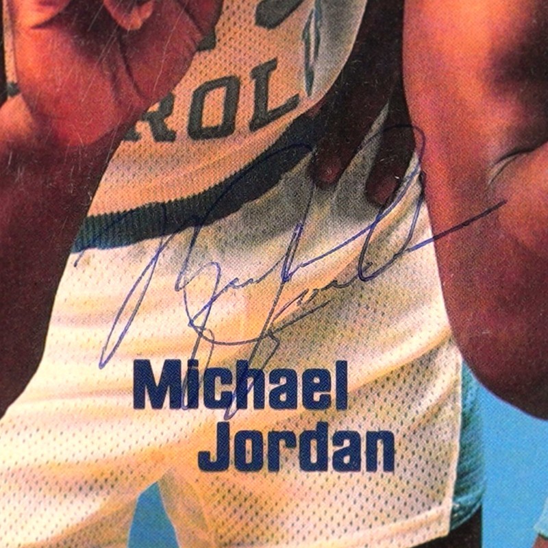 1983 Sports Illustrated Newsstand 🔥 MICHAEL JORDAN + UNC Team Signed PSA 8 AUTO view 2