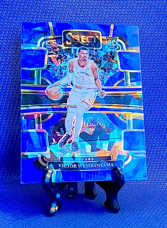 2023-24 Select SP Concourse Blue Prizm Cracked Ice VICTOR WEMBANYAMA Rookie #87 view 2