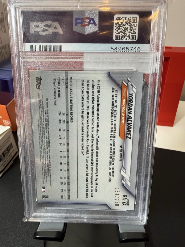 2020 Topps Chrome -Rookie Autographs Yordan Alvarez #RA-YA Purple Refractor /250 view 2