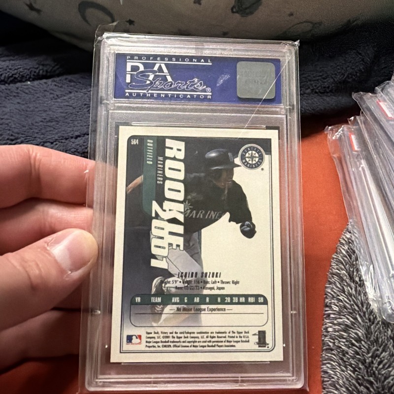 2001 Upper Deck Victory Ichiro Suzuki Rookie RC #564 Mariners PSA 10 GEM MINT view 2
