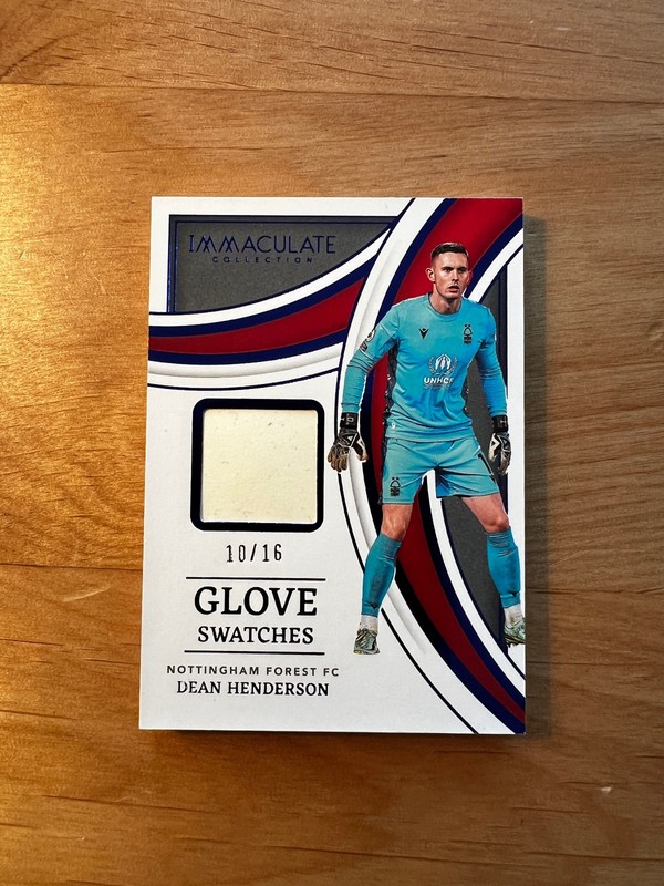 Dean Henderson 22-23 Immaculate Manchester United Match-worn Glove Swatch /16 view 1