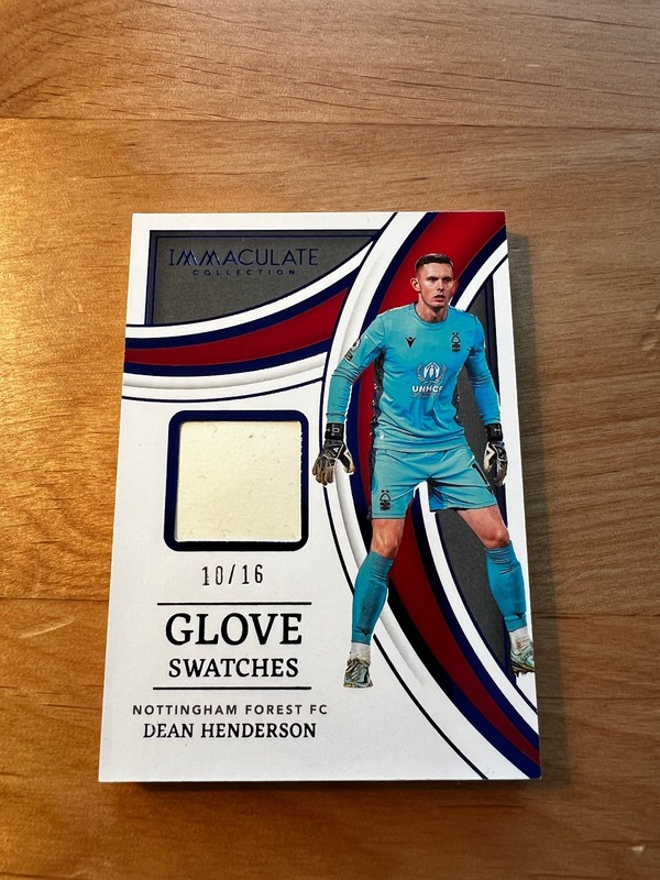 Dean Henderson 22-23 Immaculate Manchester United Match-worn Glove Swatch /16 view 2