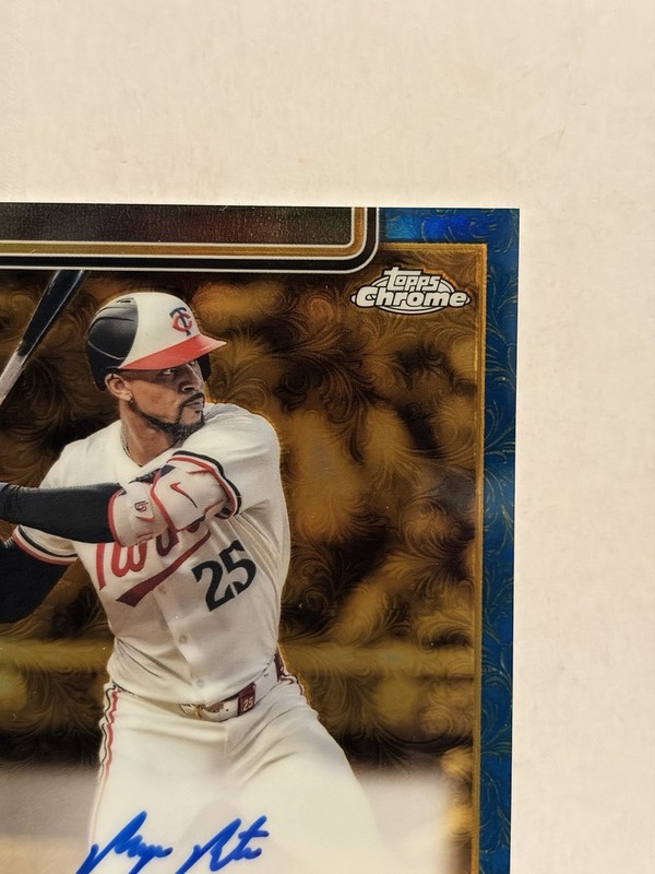 2025 Topps Chrome GILDED# CGA-BB BYRON BUXTON Chrome Blue/Gold AUTO /50 view 2