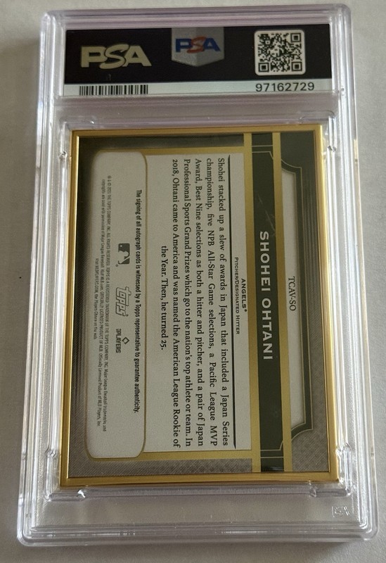 2021 Topps Transcendent Shohei Ohtani Emerald Image Variation Auto #11/15 PSA view 2