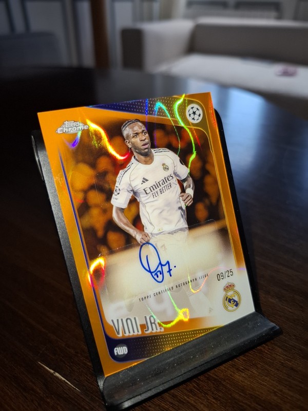 Vini Jr Vinicius Junior 2025-26 Topps Chrome UCC Auto Orange Lava #CA-VJ 09 /25 view 2