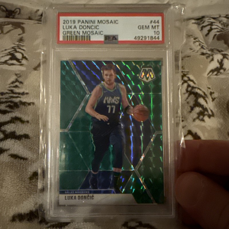 2019 Panini Mosaic Luka Doncic Green Mosaic PSA 10 
