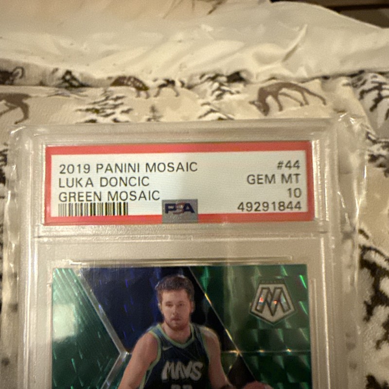 2019 Panini Mosaic Luka Doncic Green Mosaic PSA 10 view 2