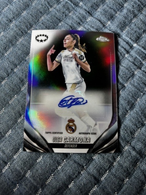 Olga Carmona 2023-24 Topps Chrome UEFA Silver Refractor Signature SP Auto
