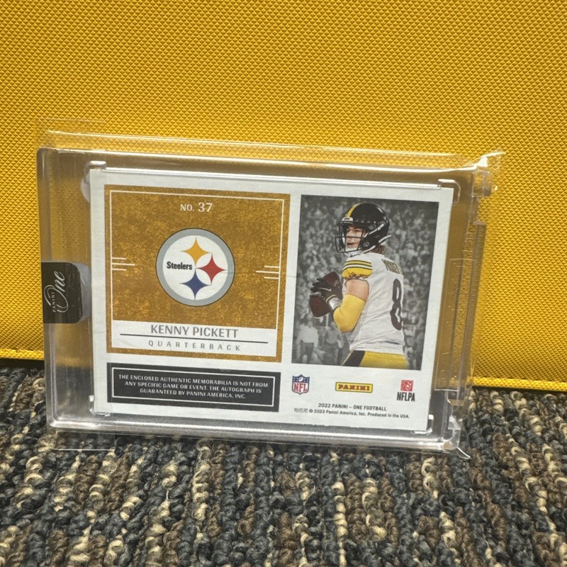 2022 Panini One Kenny Pickett #37 auto patch /75 RC view 2