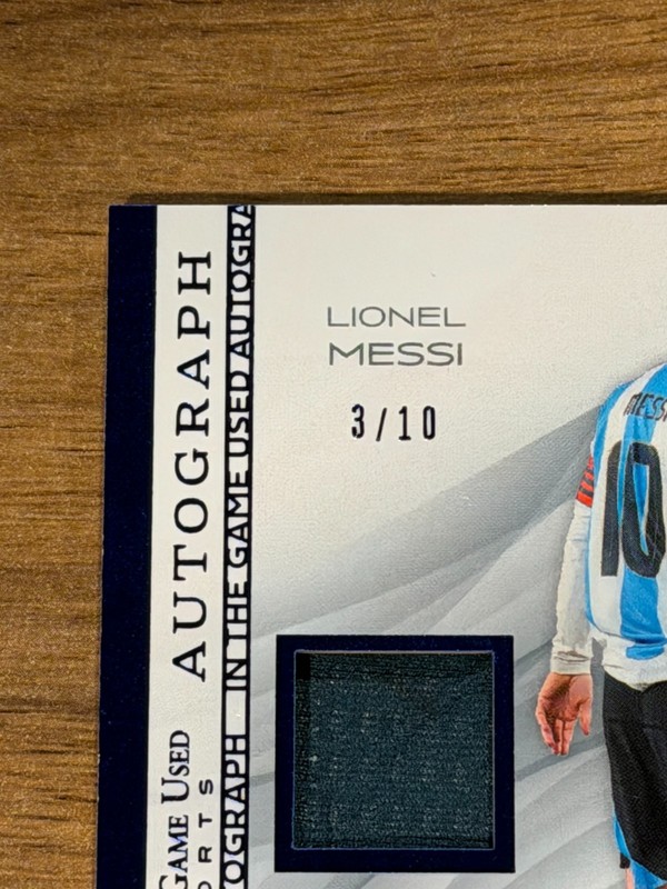 2025 Leaf ITGU Lionel Messi AUTO + GAME USED RELIC JERSEY PATCH /10 🔥RARE🔥 view 2