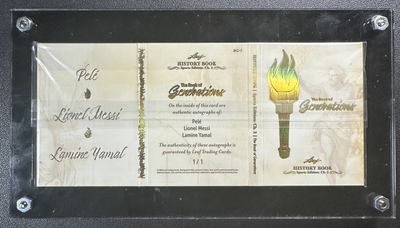 PELE LIONEL MESSI LAMINE YAMAL 2025 LEAF HISTORY BOOK OF GENERATIONS AUTO 1/1 view 2
