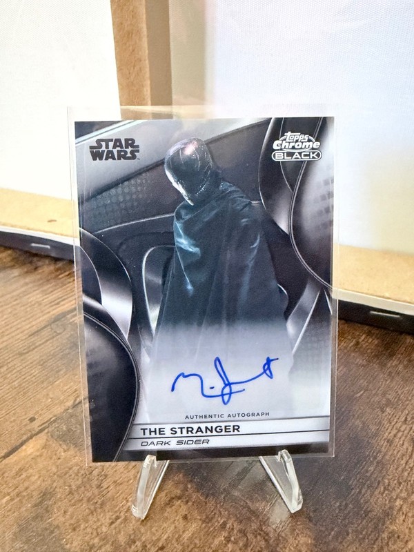 2025 TOPPS STAR WARS SMUGGLERS OUTPOST CHROME BLACK THE STRANGER BASE AUTO