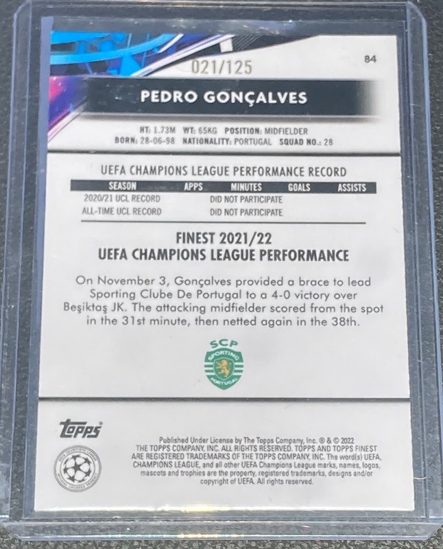 2021-22 Topps Finest UEFA - Pedro Goncalves RC /125 Pink Prizm Refractor SCP #84 view 2