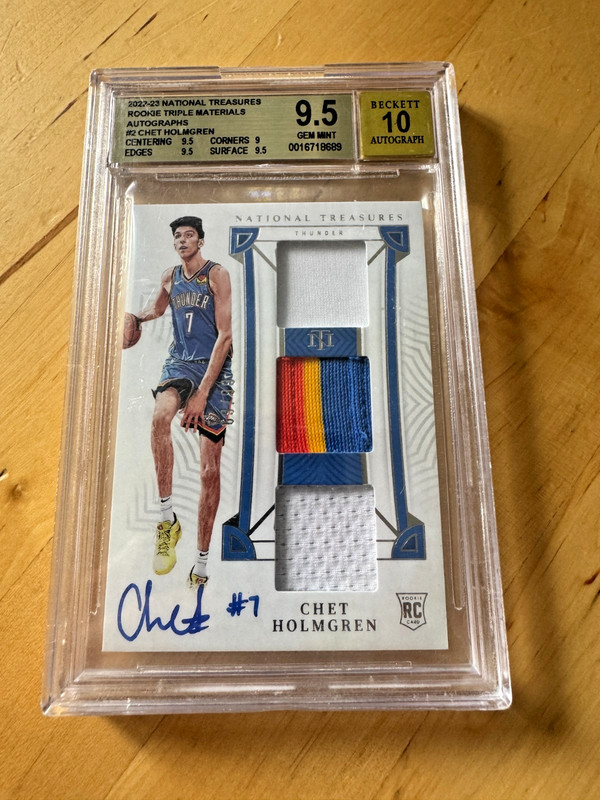 2022-23 National Treasures Chet Holmgren Rookie Triple Patch AUTO /99 BGS 9.5