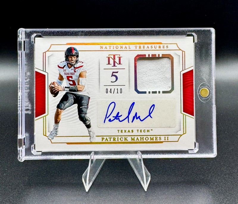 2019 Panini National Treasures Patrick Mahomes /10 Patch Auto Texas Tech