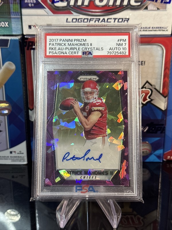 2017 Panini Prizm Patrick Mahomes Purple Crystals Auto/75 PSA 7 AUTO 10 SP