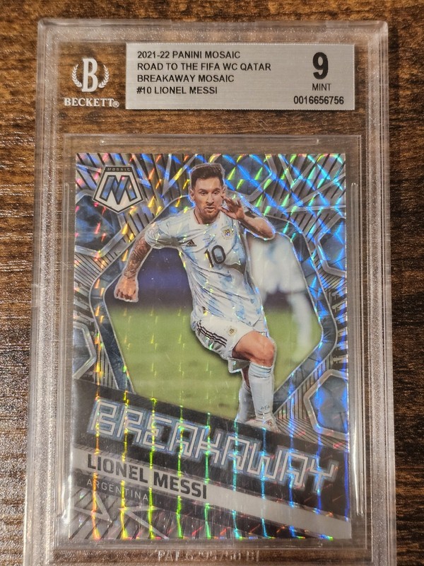 2021-22 Lionel Messi Mosaic FIFA Road to World Cup Breakaway Prizm #10 BGS 9